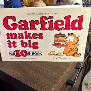 First edition, soft back Garfield Makes It Big Book
